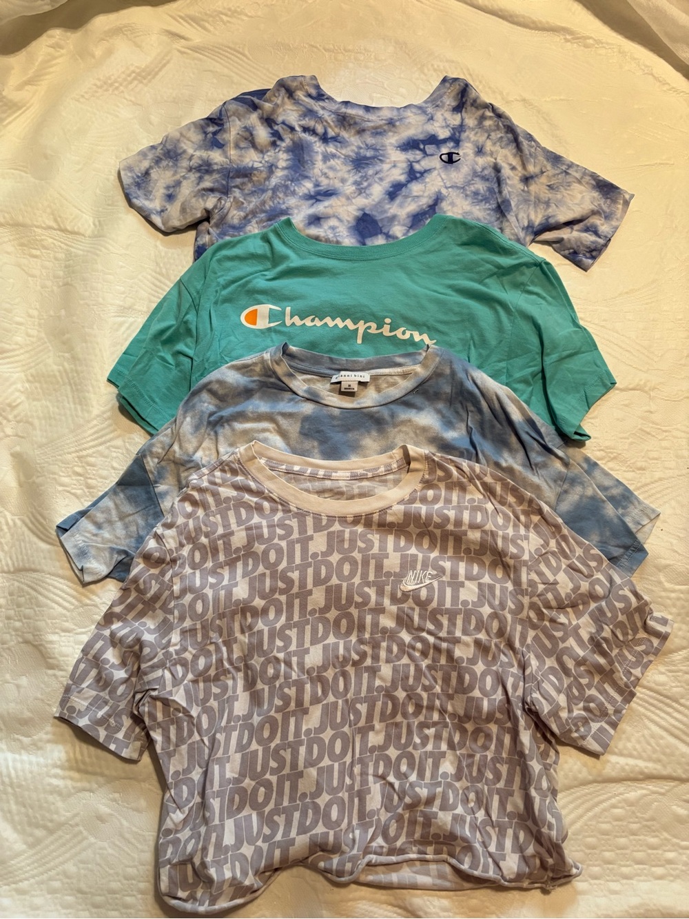 Women’s T-Shirt Cropped Bundle Nike Champion Size Medium Lot of 4 Pack